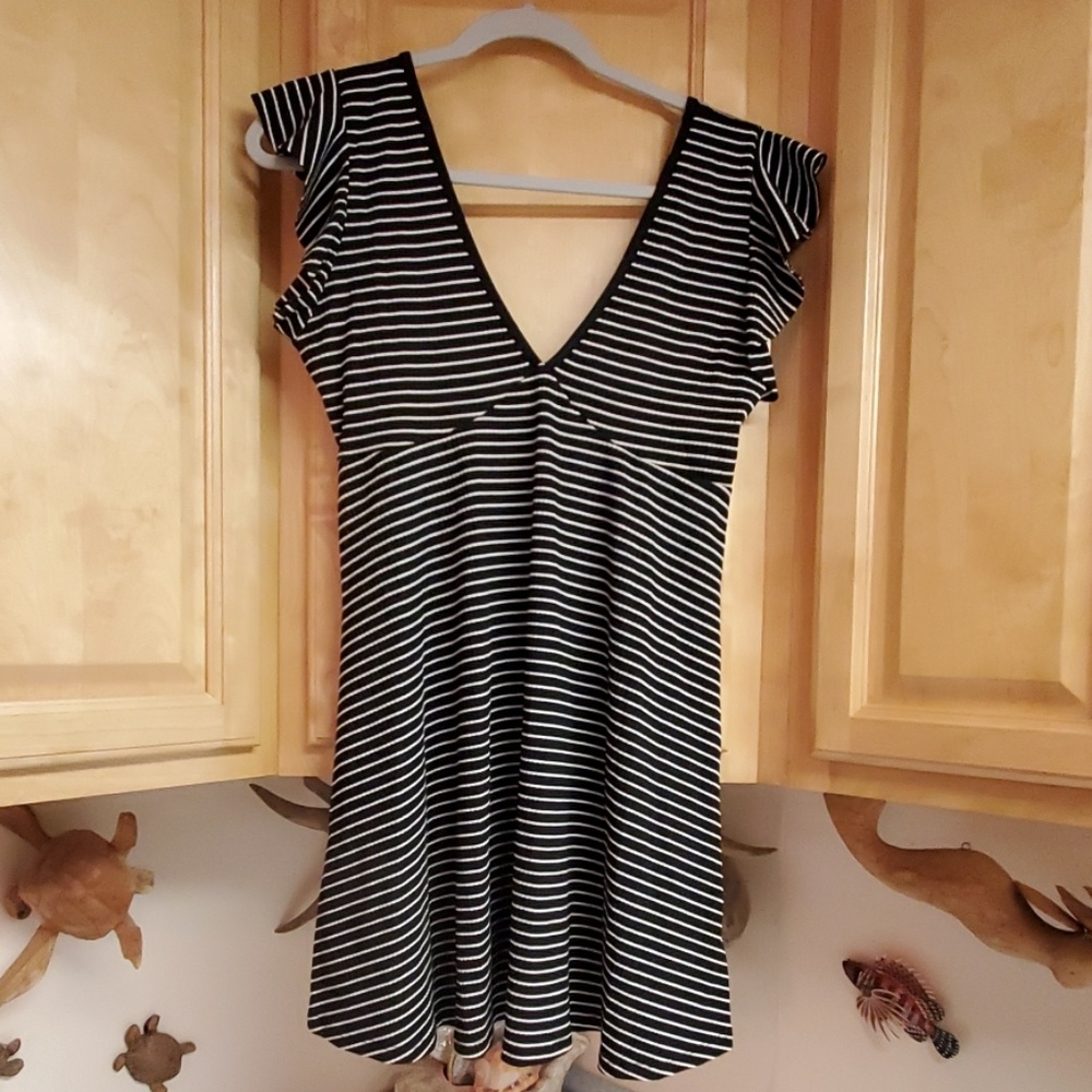 NWT Wild Fable V-Neck Striped Blouse Medium
